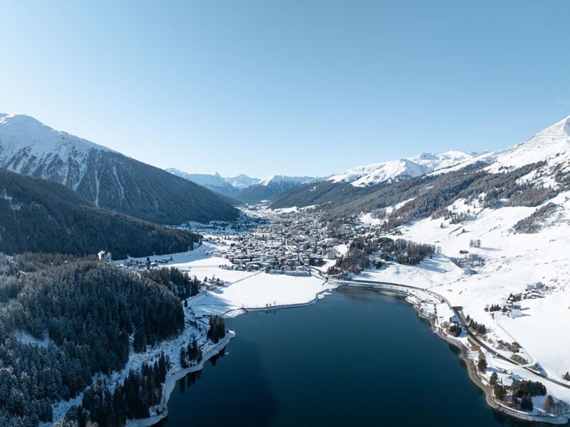 Davos von oben im Winter