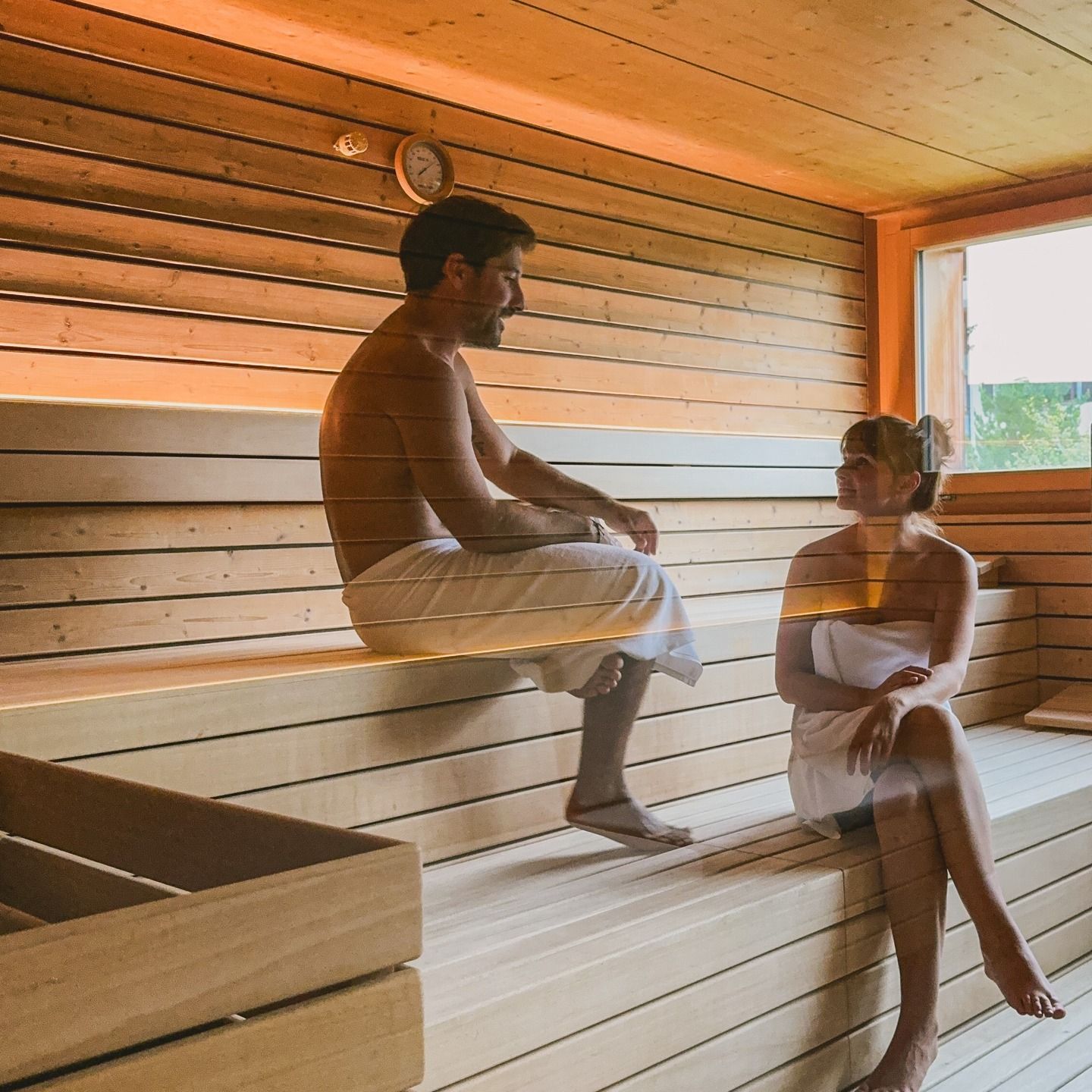 Entspannen und den Alltagsstress hinter sich lassen – in unserer gemütlichen Sauna im Hotel Edelweiss!

Nach einem aktiven Tag in der atemberaubenden Davoser Berglandschaft gibt es nichts Besseres, als in unserer Sauna neue Energie zu tanken. 

Geniesse die wohltuende Wärme und finde deine innere Ruhe. Wir freuen uns darauf, dich bei uns zu verwöhnen!

#HotelEdelweiss #SaunaTime #Wellness #Entspannung #Davos #Bergwellness #Relaxation #MountainViews #HotelStay #EnergieTanken #SchweizerAlpen. ©routscher.ch_photography